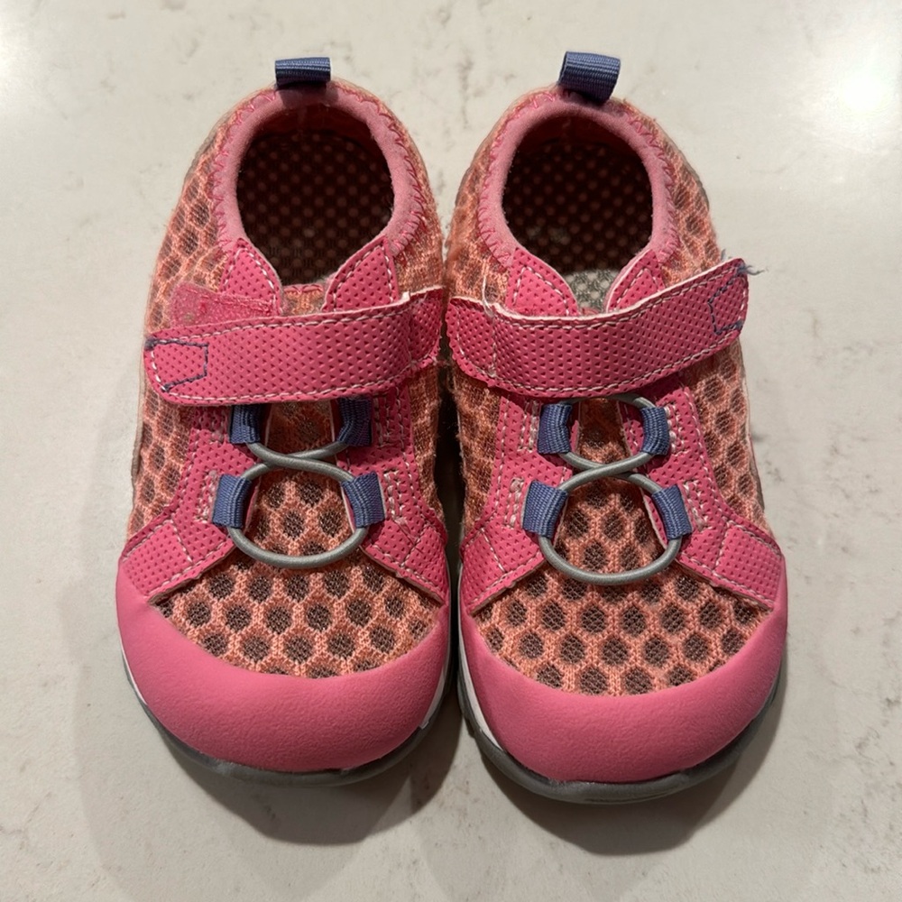 See Kai Run little girls sz 8 water shoe, like new quality